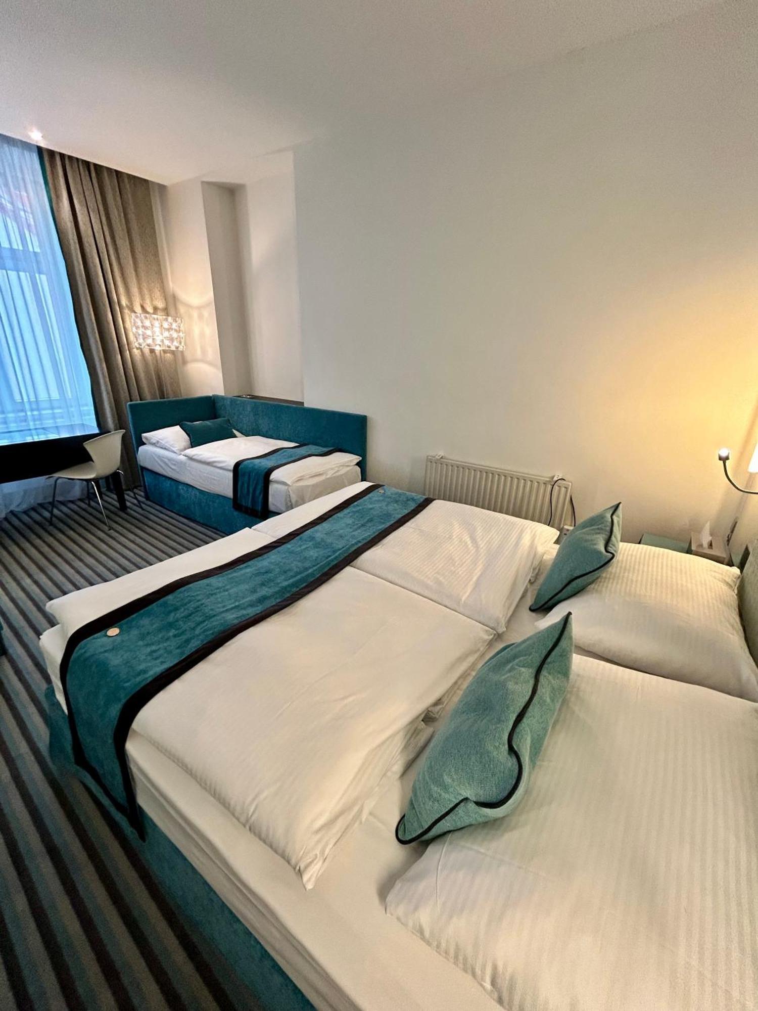 Red & Blue Design Hotel Prag Dış mekan fotoğraf