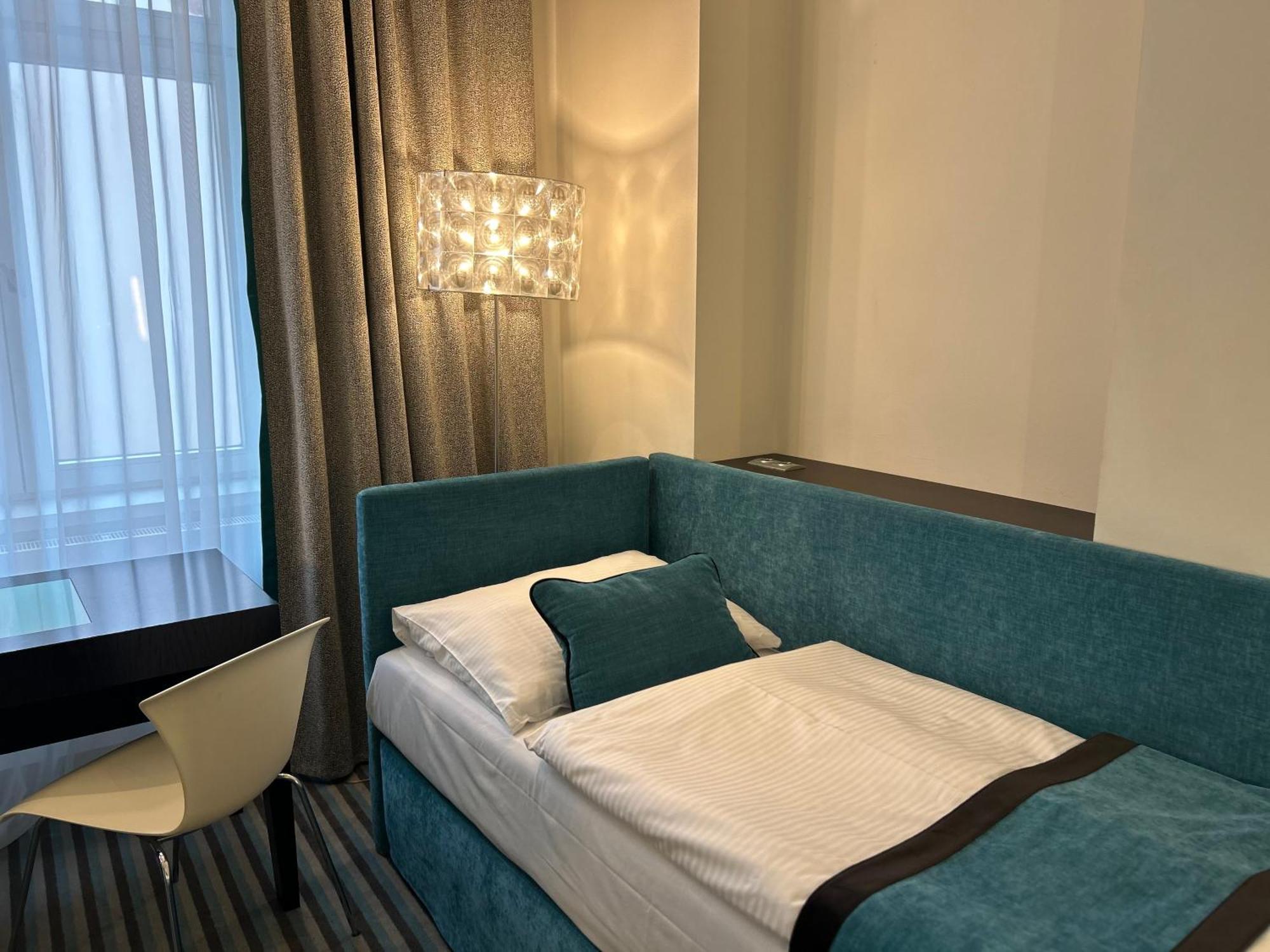 Red & Blue Design Hotel Prag Dış mekan fotoğraf