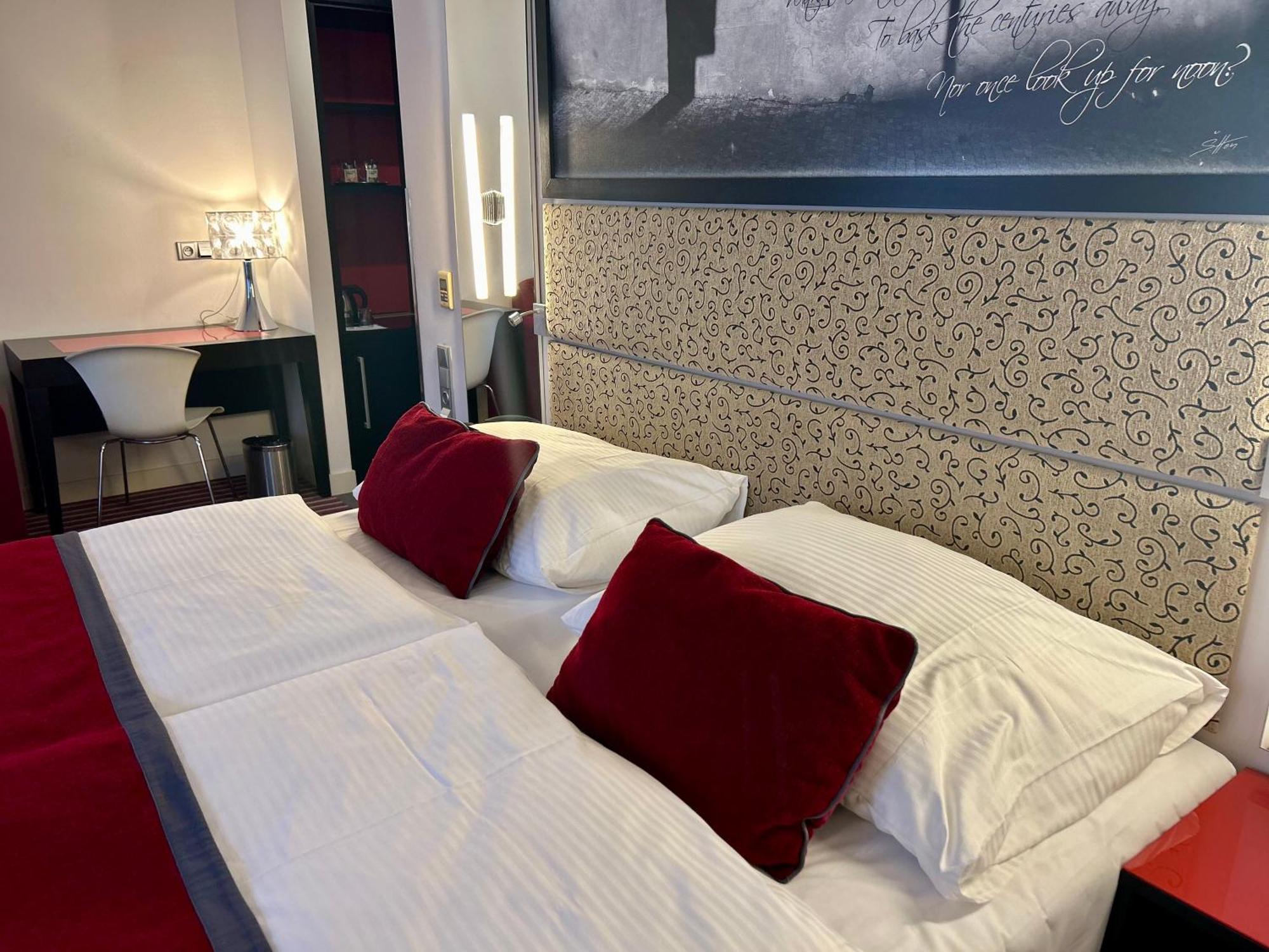 Red & Blue Design Hotel Prag Dış mekan fotoğraf