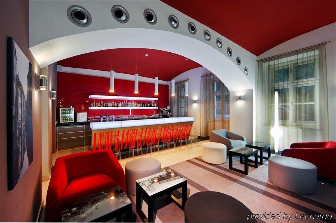 Red & Blue Design Hotel Prag Restoran fotoğraf